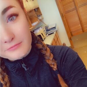 Meet your Posher, Caitlin